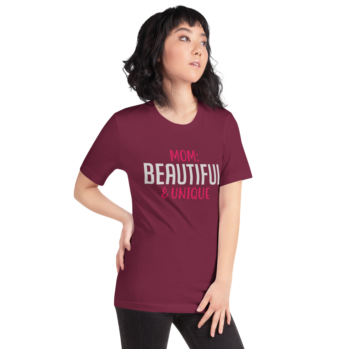 Mom: Beautiful & Unique Unisex T-Shirt